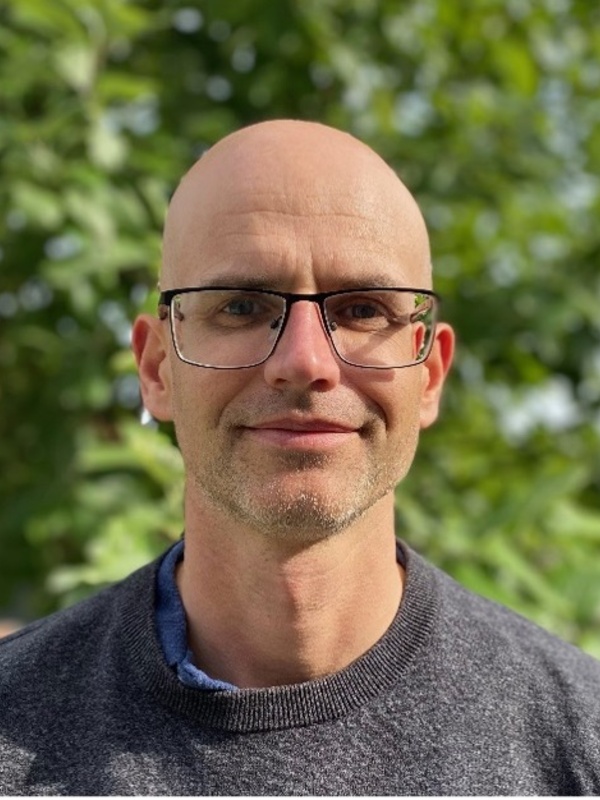 Dr James Gilroy